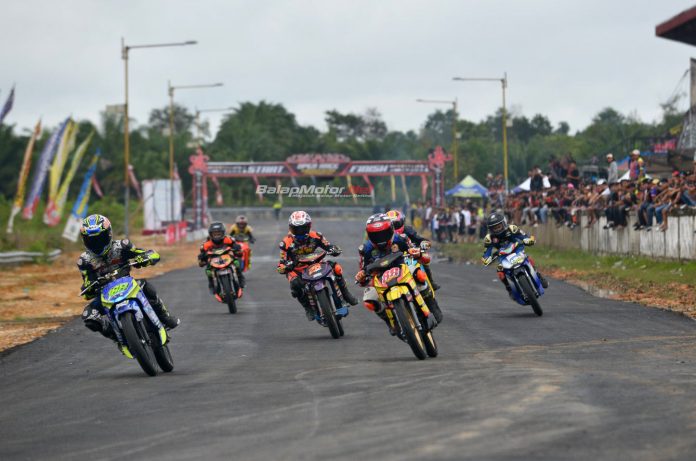 Aksi pembalap di Open Race Piala Gubernur Kaltara | Foto Candra